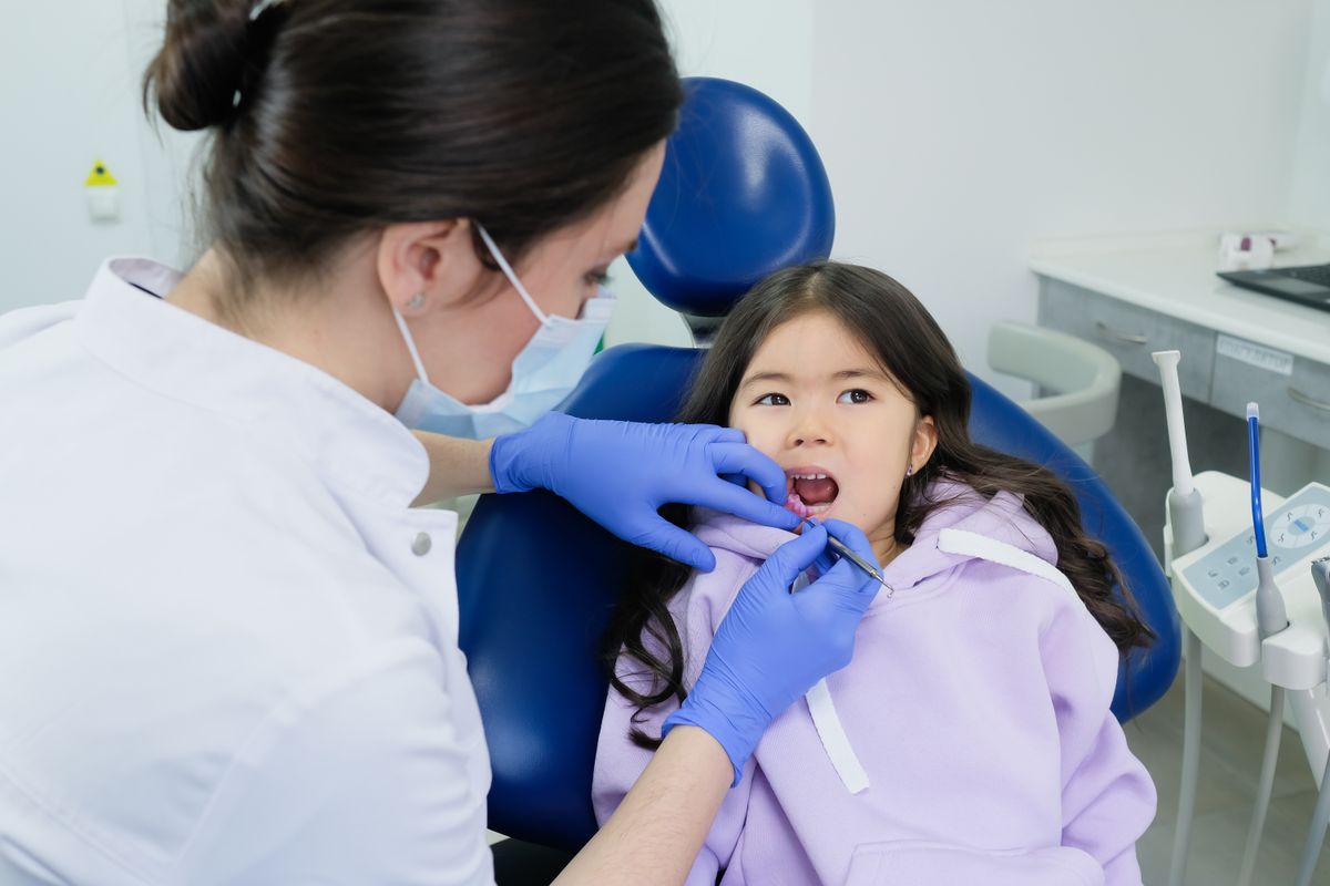 dental sealants vashi child receiving a dental checkup at a Sector 17 Navi Mumbai clinic