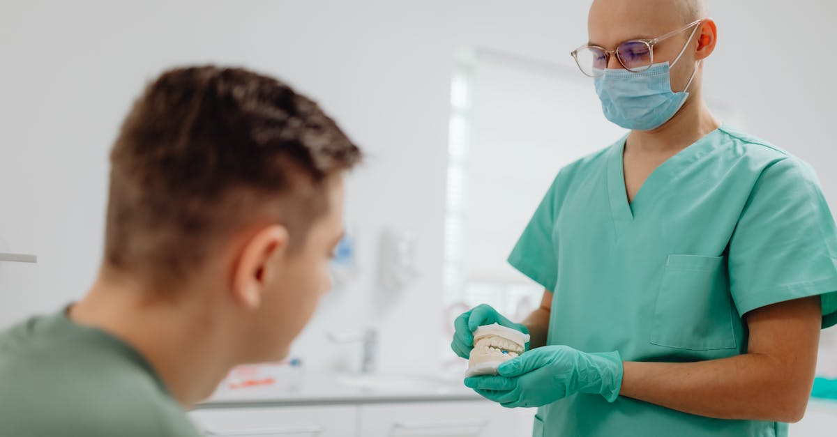 Dental implants Vashi consultation with dentist explaining treatment to a patient at a Navi Mumbai clinic
